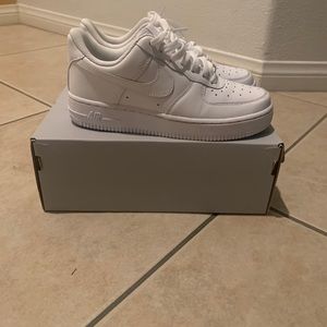 White Women/ Jr. Air Force 1 sz. 7 Mint Condition